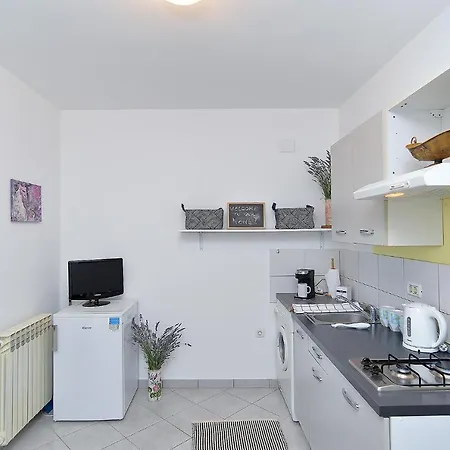 Tania 1085 Apartamento *